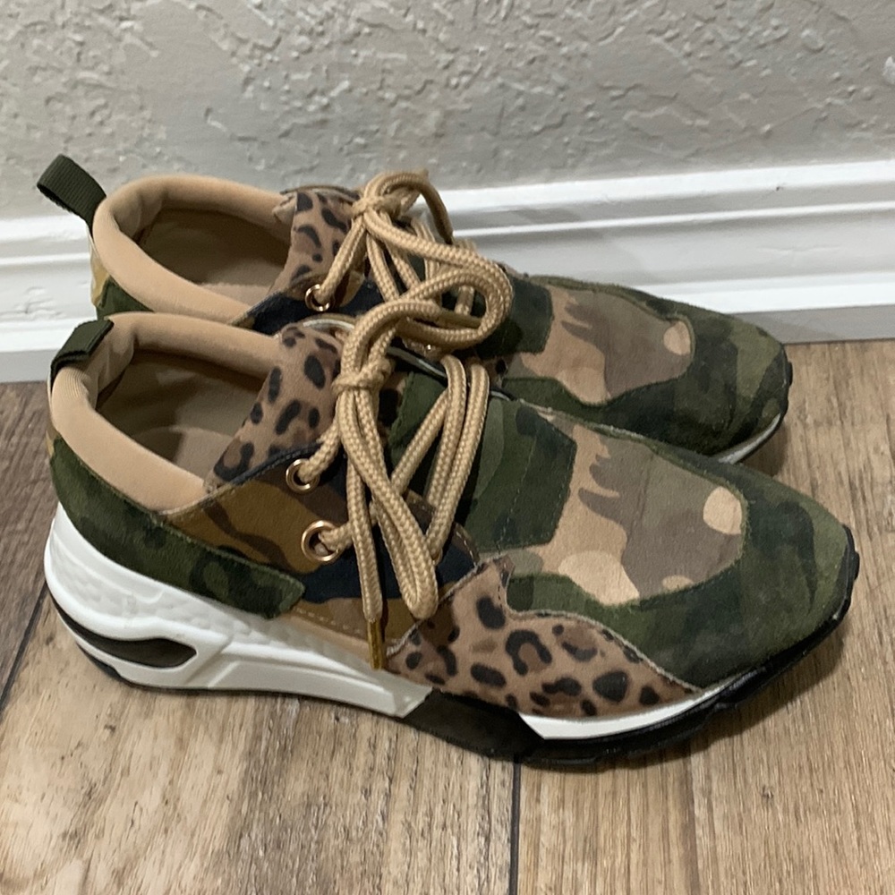 Steve Madden tennis shoes